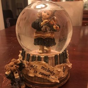 Yesterday’s Child “Lindsey with Louis” snow globe